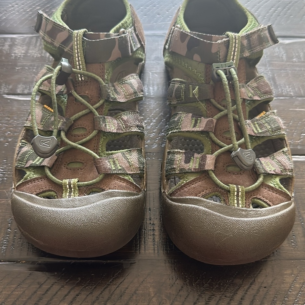Keen Men’s Size 7 Newport H2 Sports Sandals Outdoor Hiking Washable Shoes Camo - Picture 3 of 16